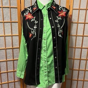 SCULLY, this vest is beautiful with snaps and beautiful flower detailing